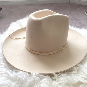 Lack of color boho big ivory hat